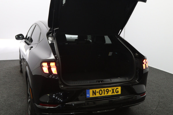 Ford Mustang Mach-E AWD 75 kWh 270 PK, SOH 95 %, Leder, Memory, Adap. Cruise Control, Winterpakket, Carplay, Camera