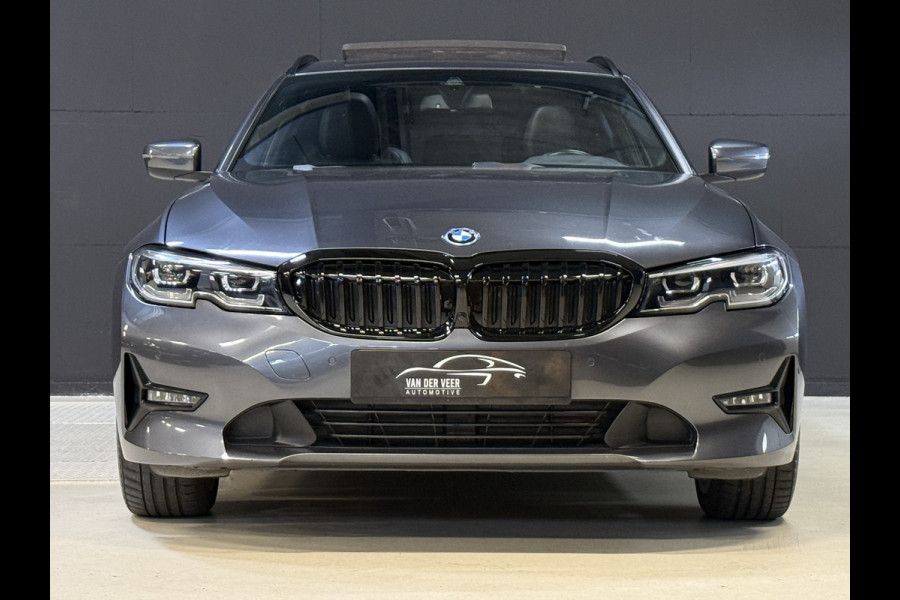 BMW 3 Serie Touring 320e Business Edition Plus | Panoramadak | Wegkl. trekhaak | Vol leder