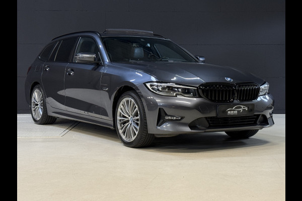 BMW 3 Serie Touring 320e Business Edition Plus | Panoramadak | Wegkl. trekhaak | Vol leder