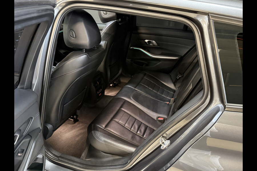 BMW 3 Serie Touring 320e Business Edition Plus | Panoramadak | Wegkl. trekhaak | Vol leder