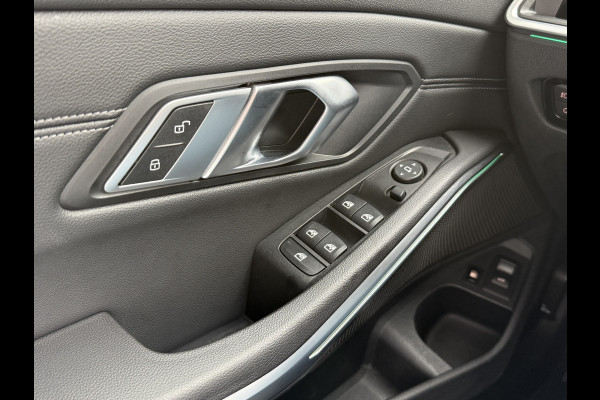 BMW 3 Serie Touring 320e Business Edition Plus | Panoramadak | Wegkl. trekhaak | Vol leder