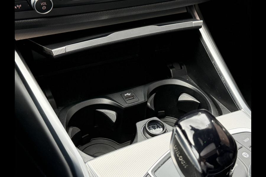 BMW 3 Serie Touring 320e Business Edition Plus | Panoramadak | Wegkl. trekhaak | Vol leder