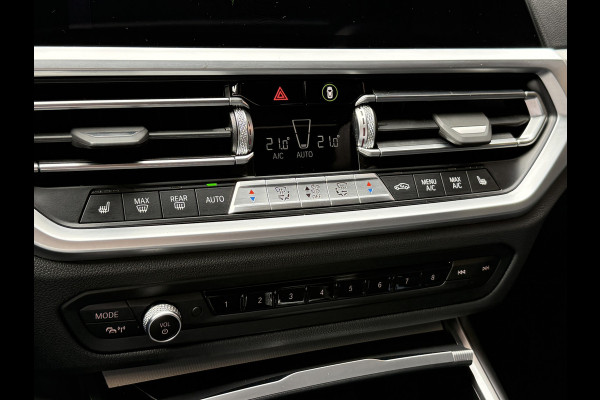 BMW 3 Serie Touring 320e Business Edition Plus | Panoramadak | Wegkl. trekhaak | Vol leder