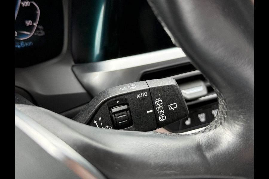 BMW 3 Serie Touring 320e Business Edition Plus | Panoramadak | Wegkl. trekhaak | Vol leder