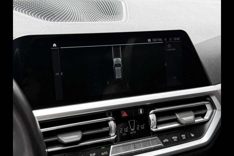 BMW 3 Serie Touring 320e Business Edition Plus | Panoramadak | Wegkl. trekhaak | Vol leder