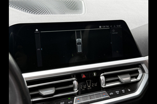 BMW 3 Serie Touring 320e Business Edition Plus | Panoramadak | Wegkl. trekhaak | Vol leder