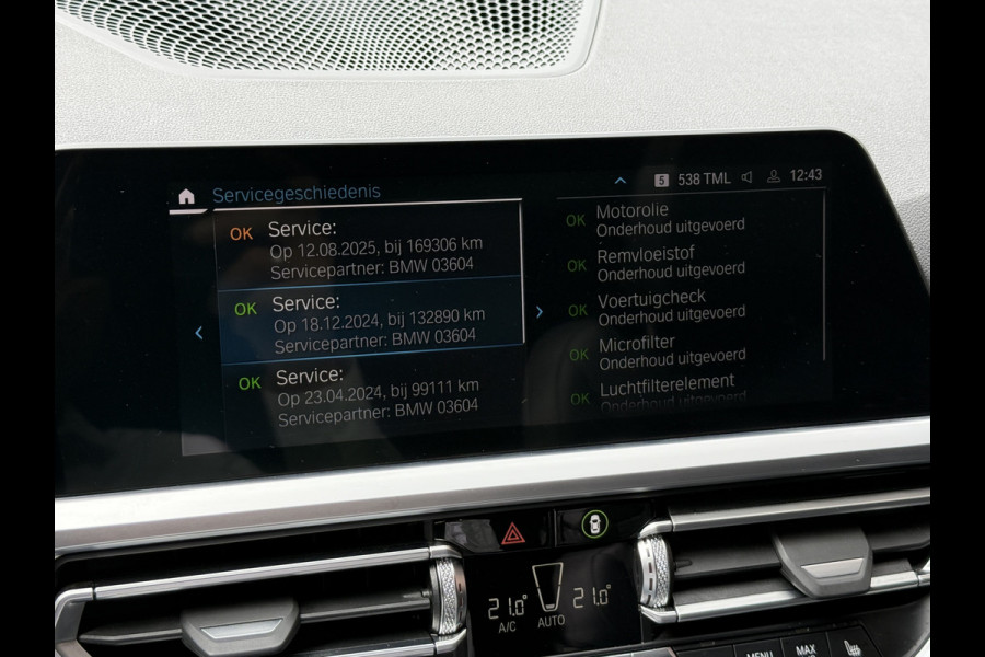 BMW 3 Serie Touring 320e Business Edition Plus | Panoramadak | Wegkl. trekhaak | Vol leder