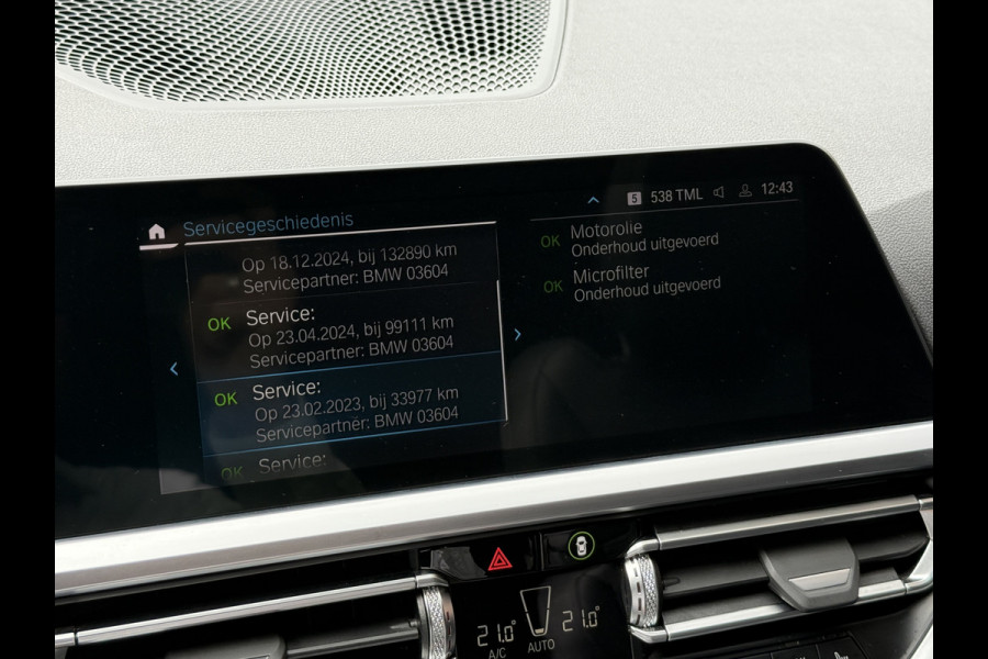 BMW 3 Serie Touring 320e Business Edition Plus | Panoramadak | Wegkl. trekhaak | Vol leder