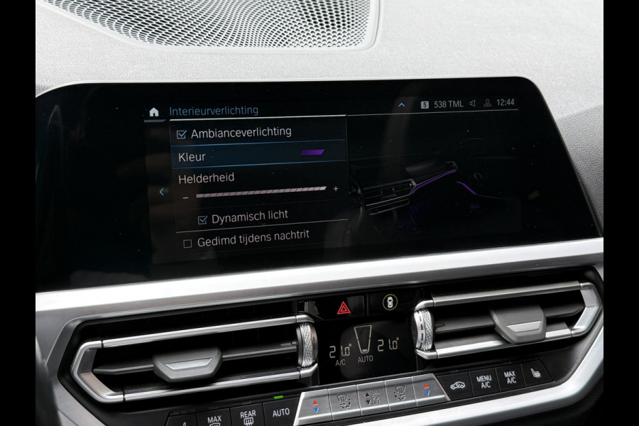 BMW 3 Serie Touring 320e Business Edition Plus | Panoramadak | Wegkl. trekhaak | Vol leder