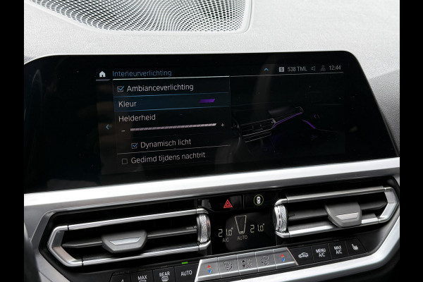 BMW 3 Serie Touring 320e Business Edition Plus | Panoramadak | Wegkl. trekhaak | Vol leder