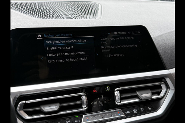 BMW 3 Serie Touring 320e Business Edition Plus | Panoramadak | Wegkl. trekhaak | Vol leder