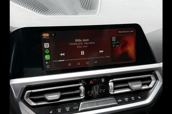 BMW 3 Serie Touring 320e Business Edition Plus | Panoramadak | Wegkl. trekhaak | Vol leder