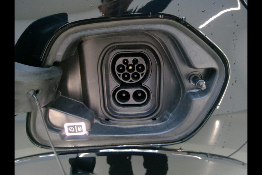 Peugeot e-208 EV GT Pack 50 kWh Verwacht! | SOH 94,3 % | Navigatie | Parkeersensoren |