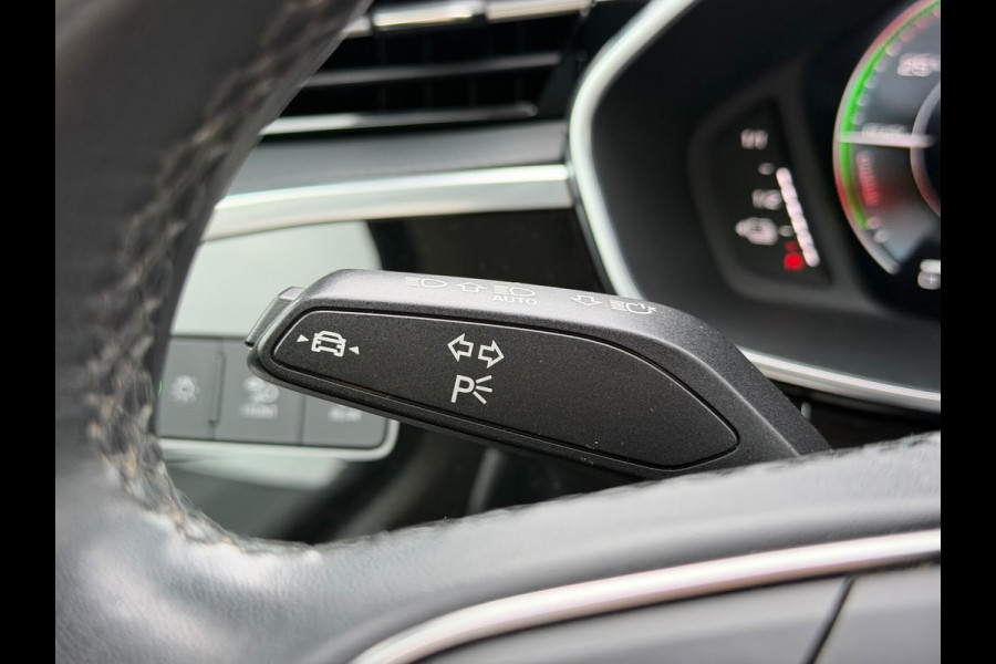 Audi Q3 45 TFSI e Advanced edition | Stoelverwarming | Navigatie | Parkeersensoren | Adaptive Cruise Control | Matrix LED | DAB | Parkeersensoren | Nanograu | SOH 95%