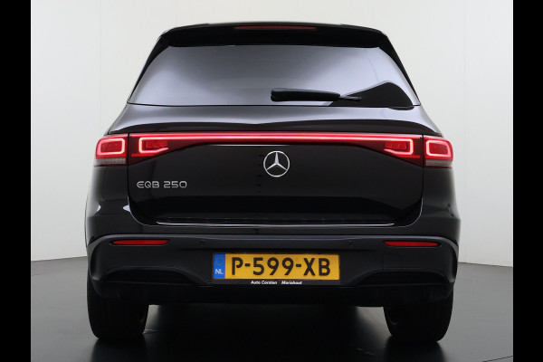 Mercedes-Benz EQB 250 AMG Pano-Dak 7-Pers.Leer/Alcantara Night Line Adap.Cruise Head-Up Display Lmv 20"Premium plus SOH 95% Elek.Stoelen+Memory+Ve Actieve park-assist Licht en zichtpakket 7-Persoons Led Privacy Glas DAB 1e Eigenaar Dealeronderhouden Origineel Nederlandse Auto
