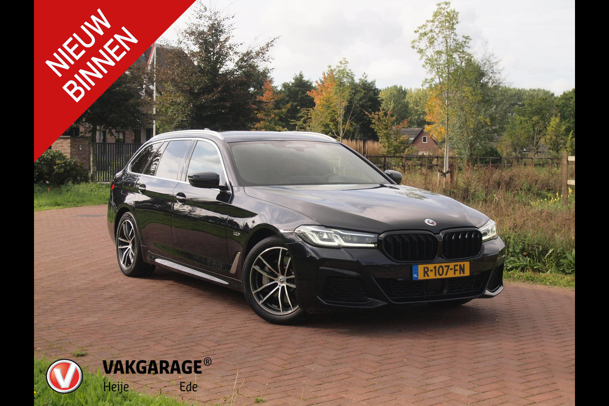 BMW 5 Serie Touring 530e Business Edition Plus | M-Pakket | Head-Up Display | LED-Laser | Camera | Sfeerverlichting | ACC | NL-Auto |