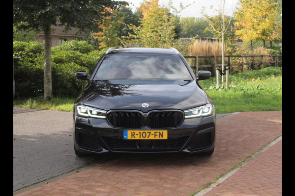 BMW 5 Serie Touring 530e Business Edition Plus | M-Pakket | Head-Up Display | LED-Laser | Camera | Sfeerverlichting | ACC | NL-Auto |