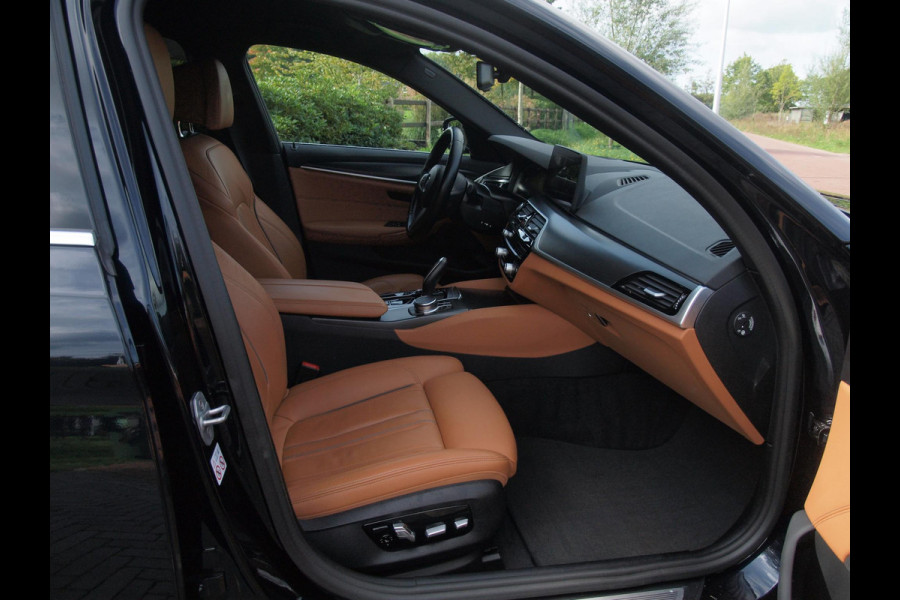 BMW 5 Serie Touring 530e Business Edition Plus | M-Pakket | Head-Up Display | LED-Laser | Camera | Sfeerverlichting | ACC | NL-Auto |