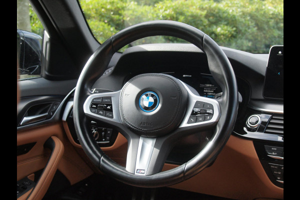 BMW 5 Serie Touring 530e Business Edition Plus | M-Pakket | Head-Up Display | LED-Laser | Camera | Sfeerverlichting | ACC | NL-Auto |