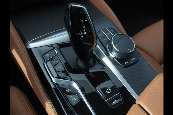 BMW 5 Serie Touring 530e Business Edition Plus | M-Pakket | Head-Up Display | LED-Laser | Camera | Sfeerverlichting | ACC | NL-Auto |