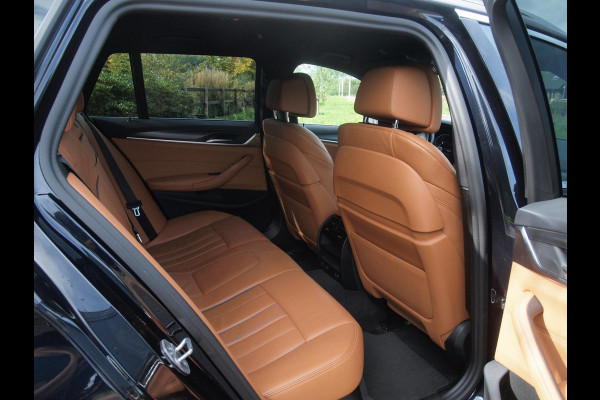BMW 5 Serie Touring 530e Business Edition Plus | M-Pakket | Head-Up Display | LED-Laser | Camera | Sfeerverlichting | ACC | NL-Auto |