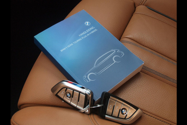 BMW 5 Serie Touring 530e Business Edition Plus | M-Pakket | Head-Up Display | LED-Laser | Camera | Sfeerverlichting | ACC | NL-Auto |
