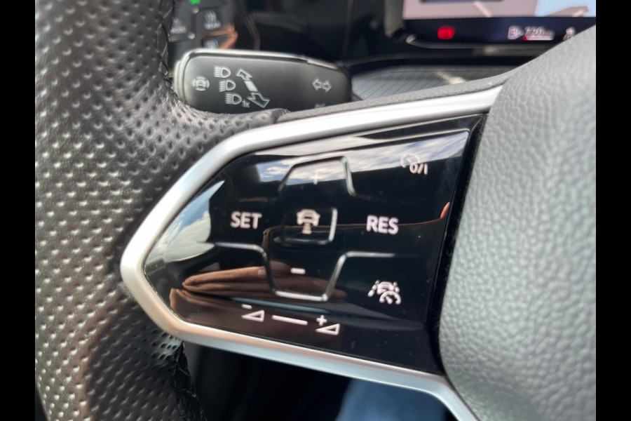 Volkswagen Golf 1.5 TSI R-Line Virtual Camra IQ Light Matrix LED