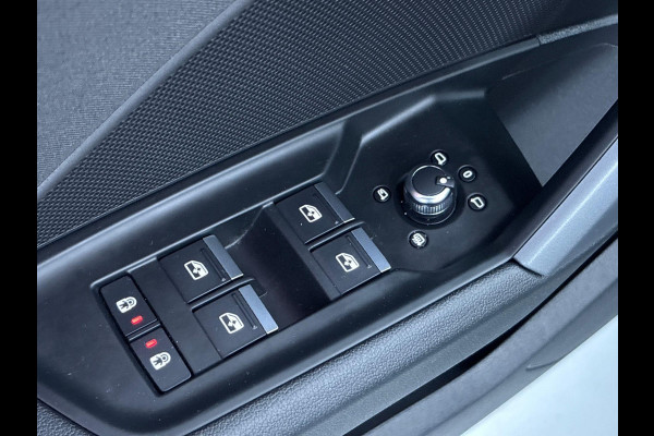 Audi A3 Sportback 40 TFSI e Advanced edition 204 pk S-tronic | Verlengde garantie | Navigatie | Parkeersensoren (Park assist) | Achteruitrijcamera | Adaptieve cruise control |