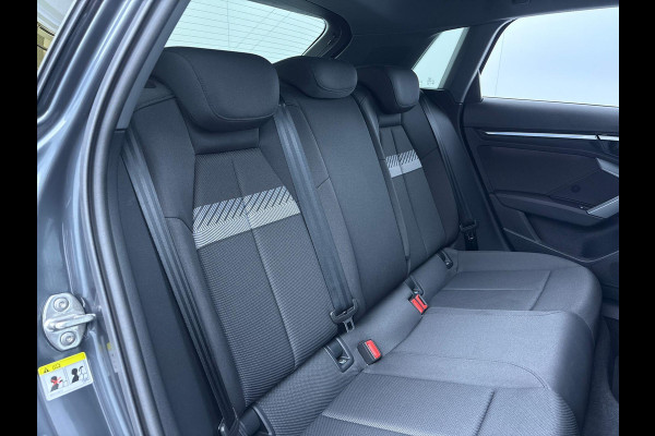 Audi A3 Sportback 40 TFSI e Advanced edition 204 pk S-tronic | Verlengde garantie | Navigatie | Parkeersensoren (Park assist) | Achteruitrijcamera | Adaptieve cruise control |
