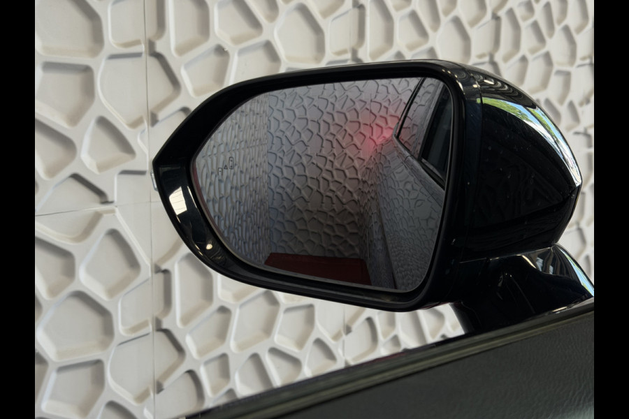 Omoda 9 OMODA 9 PREMIUM AWD 538 PK | LUXE PHEV SUV | 145 KM ELEKTRISCH | MASSAGE | VERWARMD & GEVENTILEERD 4WD 4X4