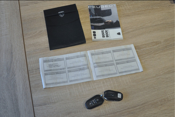 Peugeot 3008 1.2 PureTech 130 PK GT | Panoramadak | Black Pack | Eerste Eigenaar!
