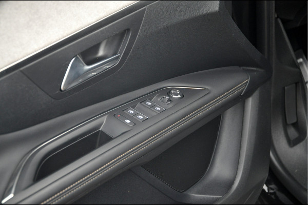 Peugeot 3008 1.2 PureTech 130 PK GT | Panoramadak | Black Pack | Eerste Eigenaar!