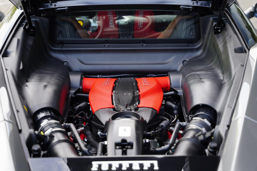 Ferrari F8 Tributo 3.9 V8 HELE / 6 D.KM / Full Carbon Exterior / Full ADAS