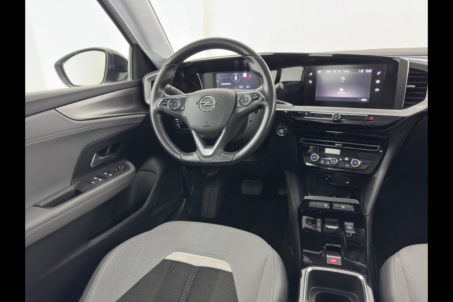 Opel Mokka-e Elegance 50-kWh (3-Fase-11kW) {SoH-99%} *DIGI-COCKPIT | FULL-LED | CARPLAY | COMFORTSEATS | CAMERA | KEYLESS | DAB+ | ECC | CRUISE | 17''ALU*