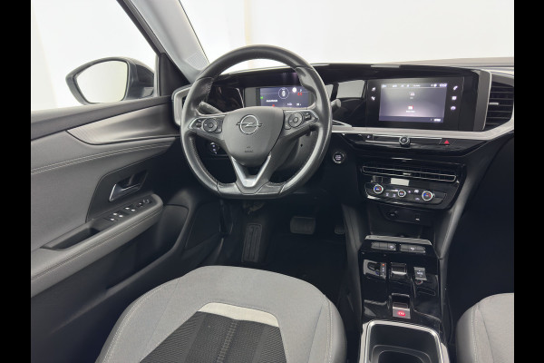 Opel Mokka-e Elegance 50-kWh (3-Fase-11kW) {SoH-99%} *DIGI-COCKPIT | FULL-LED | CARPLAY | COMFORTSEATS | CAMERA | KEYLESS | DAB+ | ECC | CRUISE | 17''ALU*