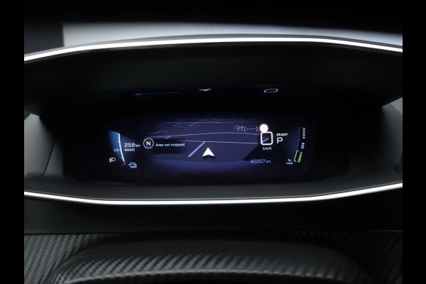 Peugeot e-2008 EV Allure 50 kWh Sport SOH 90% (APPLE CARPLAY,NAVI,CAMERA,PDC,CLIMTE,CRUISE,LED,SPORTSTOELEN,LM VELGEN,NETTE STAAT)