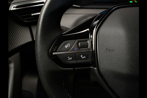 Peugeot e-2008 EV Allure 50 kWh Sport SOH 90% (APPLE CARPLAY,NAVI,CAMERA,PDC,CLIMTE,CRUISE,LED,SPORTSTOELEN,LM VELGEN,NETTE STAAT)