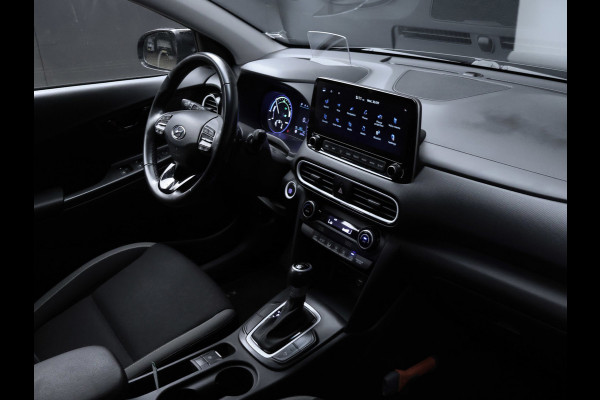 Hyundai Kona 1.6 GDI HEV Fashion Sport (APPLE CARPLAY,HEAD-UP DISPLAY,NAVI,CAMERA,PDC,CRUISE,GETINT,LED,SPORTSTOELEN,LM VELGEN)