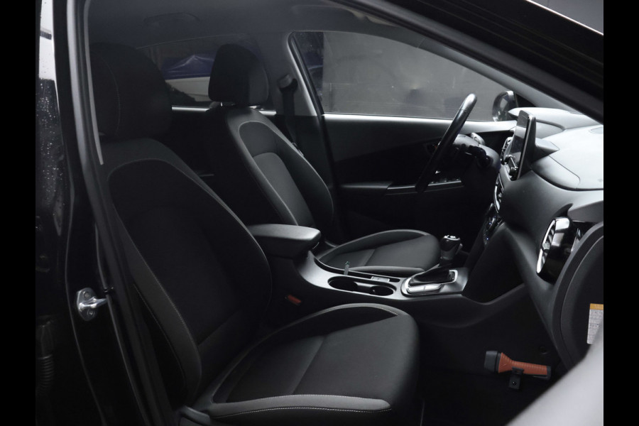 Hyundai Kona 1.6 GDI HEV Fashion Sport (APPLE CARPLAY,HEAD-UP DISPLAY,NAVI,CAMERA,PDC,CRUISE,GETINT,LED,SPORTSTOELEN,LM VELGEN)