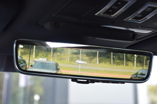 Land Rover Defender 110 2.0 P300e 110 X-Dynamic SE