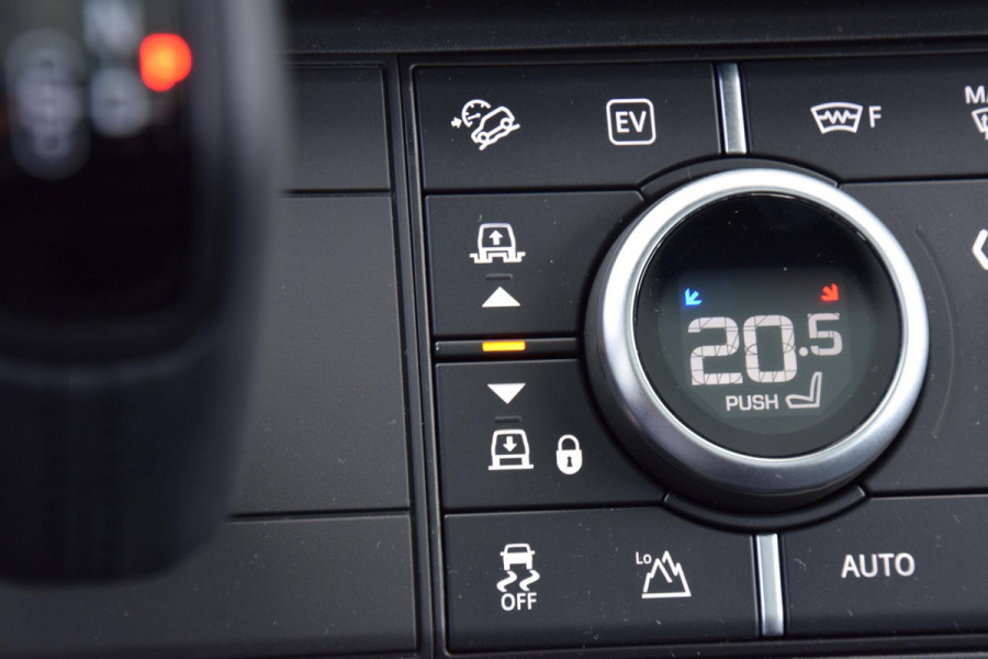 Land Rover Defender 110 2.0 P300e 110 X-Dynamic SE