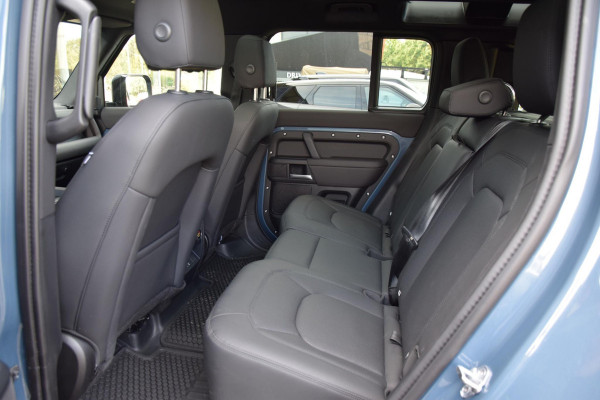 Land Rover Defender 110 2.0 P300e 110 X-Dynamic SE