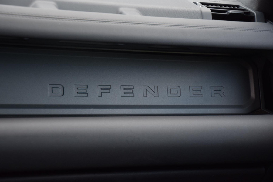 Land Rover Defender 110 2.0 P300e 110 X-Dynamic SE