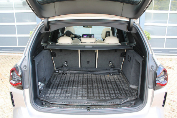 BMW iX3 High Executive 80 kWh/pano/Mpakket
