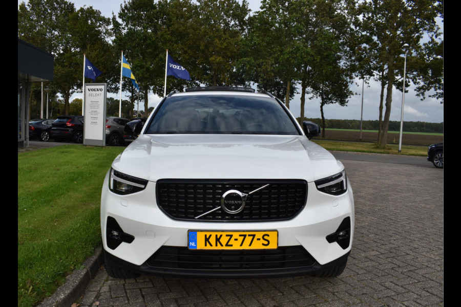Volvo XC40 B4 Plus Dark | ACC | Trekhaak | Schuif/kanteldak | Stoel + Stuur verwarmd | BLIS | Nubuck | El. Stoelen |