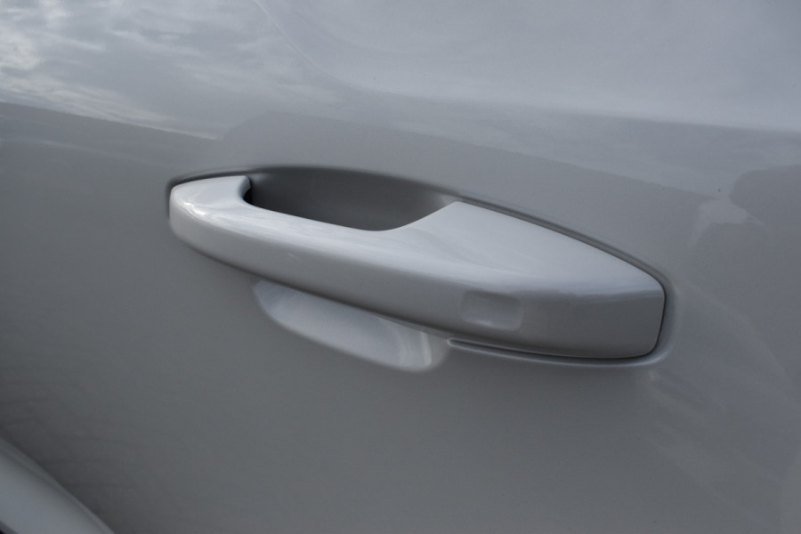 Volvo XC40 B4 Plus Dark | ACC | Trekhaak | Schuif/kanteldak | Stoel + Stuur verwarmd | BLIS | Nubuck | El. Stoelen |