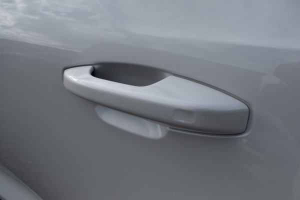 Volvo XC40 B4 Plus Dark | ACC | Trekhaak | Schuif/kanteldak | Stoel + Stuur verwarmd | BLIS | Nubuck | El. Stoelen |