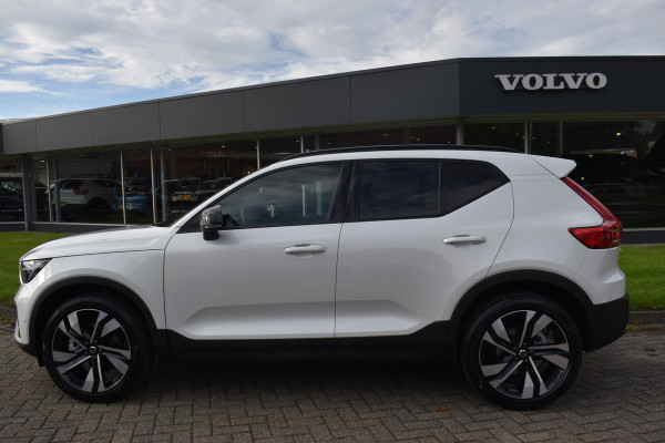 Volvo XC40 B4 Plus Dark | ACC | Trekhaak | Schuif/kanteldak | Stoel + Stuur verwarmd | BLIS | Nubuck | El. Stoelen |