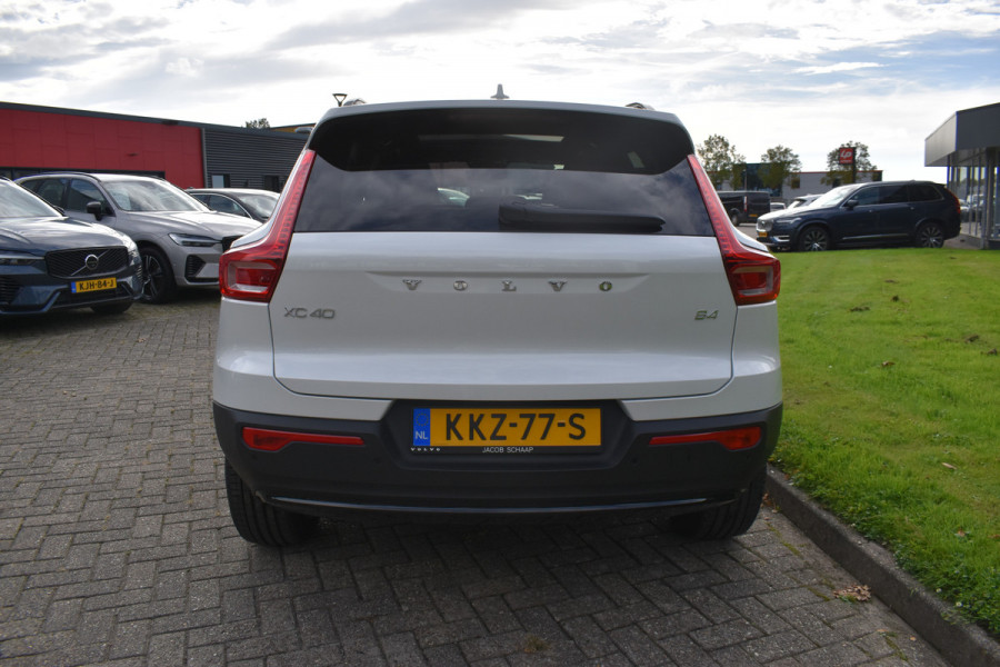 Volvo XC40 B4 Plus Dark | ACC | Trekhaak | Schuif/kanteldak | Stoel + Stuur verwarmd | BLIS | Nubuck | El. Stoelen |