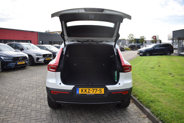 Volvo XC40 B4 Plus Dark | ACC | Trekhaak | Schuif/kanteldak | Stoel + Stuur verwarmd | BLIS | Nubuck | El. Stoelen |